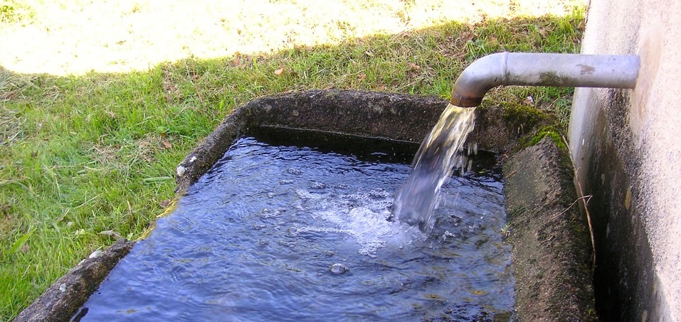 water-trough-338382_960_720